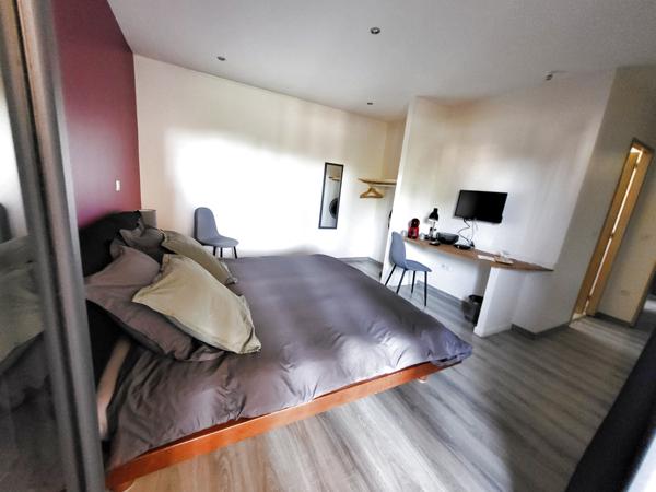 Bourg-en-Bresse (01000) à vendre proche Bourg-en-Bresse maison de 263 M2 P8 - chb d'hôtes possible -piscine chauffée sur 5800 M2
