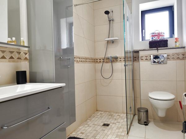 Bourg-en-Bresse (01000) à vendre proche Bourg-en-Bresse maison de 263 M2 P8 - chb d'hôtes possible -piscine chauffée sur 5800 M2