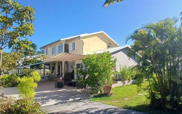 Maison à vendre    4 pièces • 135 m2 L'Étang-Salé