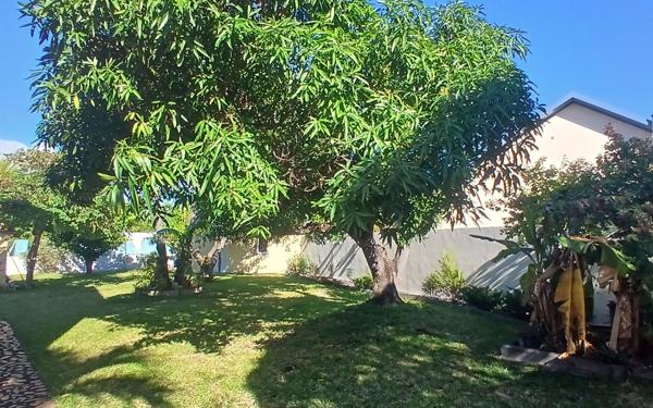 Maison à vendre    4 pièces • 135 m2 L'Étang-Salé