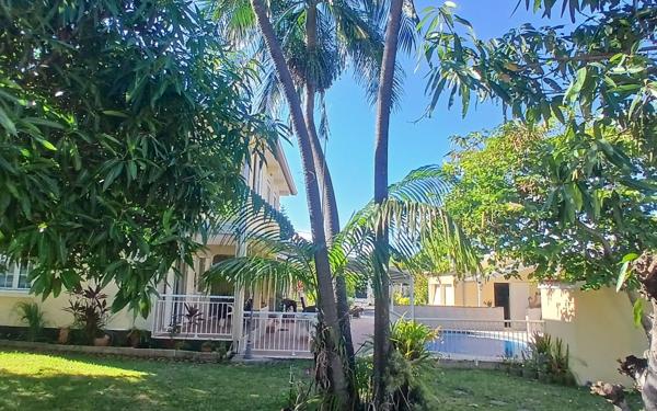 Maison à vendre    4 pièces • 135 m2 L'Étang-Salé