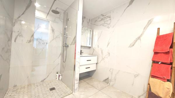 Appartement 3 pièces avec terrasse au centre ville de Saint-Pierre