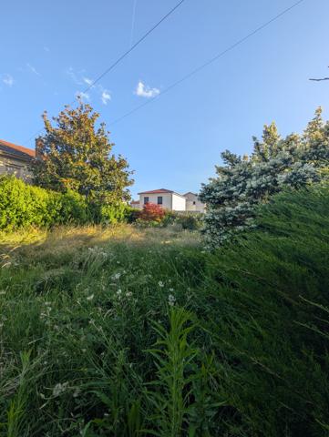 Terrain
        
        - 695 m² 145 000 € *