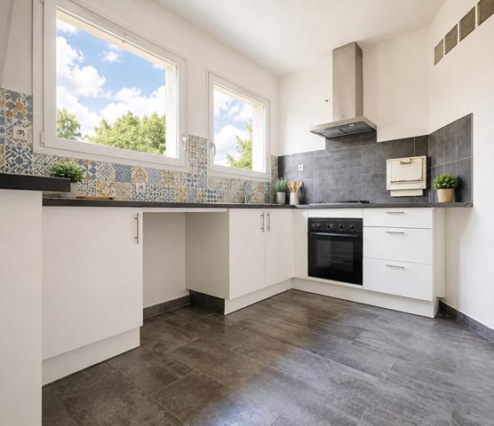 Face au Bois de Vincennes - Appartement familial de 100 m² avec balcon, box, cave et chambre de service, Vincennes 94300