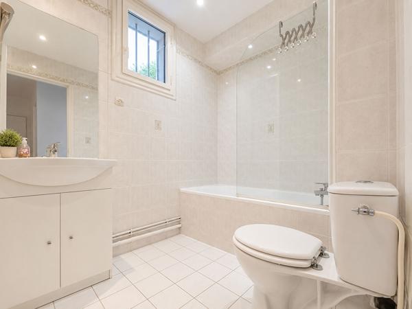 Face au Bois de Vincennes - Appartement familial de 100 m² avec balcon, box, cave et chambre de service, Vincennes 94300