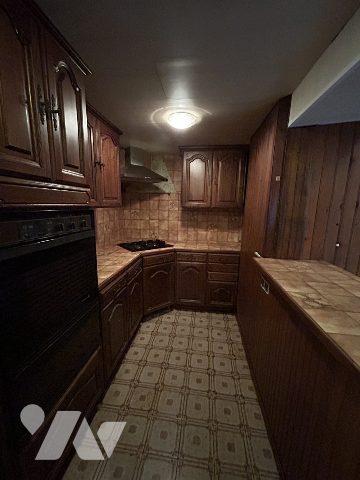 maison de plain-pied avec cour et coin vert