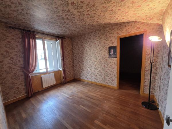 Milly-la-Forêt (91490) Appartement 142 m² sur la place de Milly ! Devis travaux et Prime rénove fournis