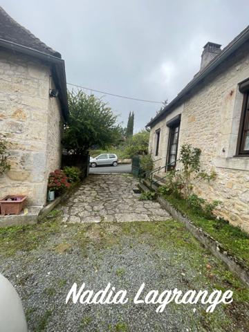 CHARMANTE MAISON EN PIERRE AVEC DEPENDANCES