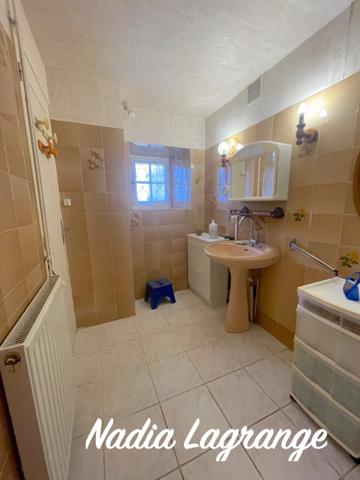 CHARMANTE MAISON EN PIERRE AVEC DEPENDANCES