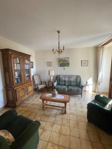 CHARMANTE MAISON EN PIERRE AVEC DEPENDANCES