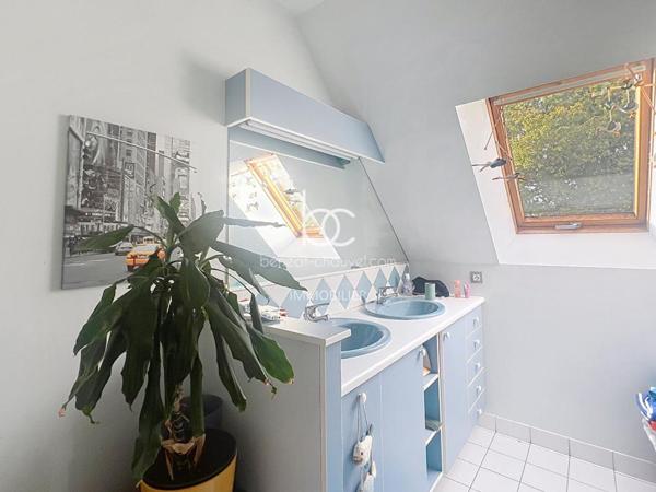 PLOEREN Maison 8 pièces 187 m²