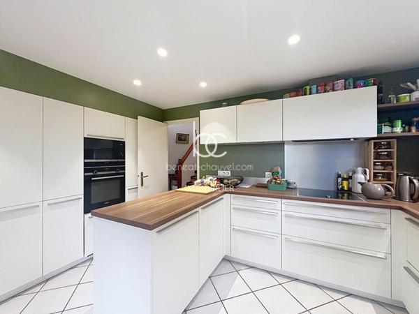 PLOEREN Maison 8 pièces 187 m²