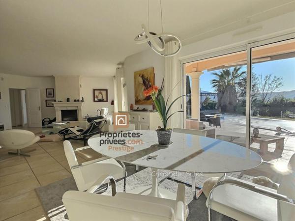 Villa  7 pièce(s) 185 m2 avec piscine proche fréjus