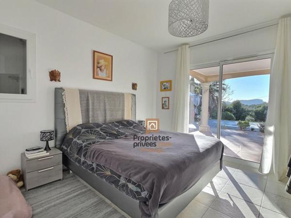 Villa  7 pièce(s) 185 m2 avec piscine proche fréjus