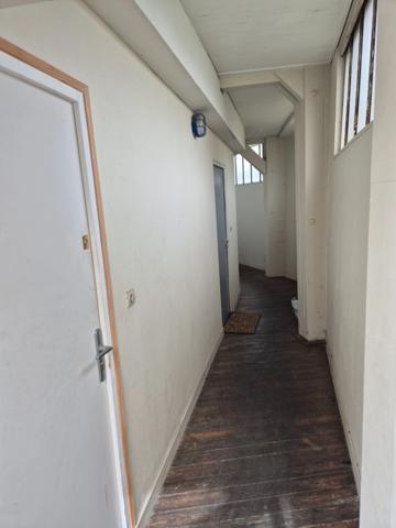 Appartement T2 en résidence sécurisée, face Hôtel de Ville, proche tous commerces et transport.