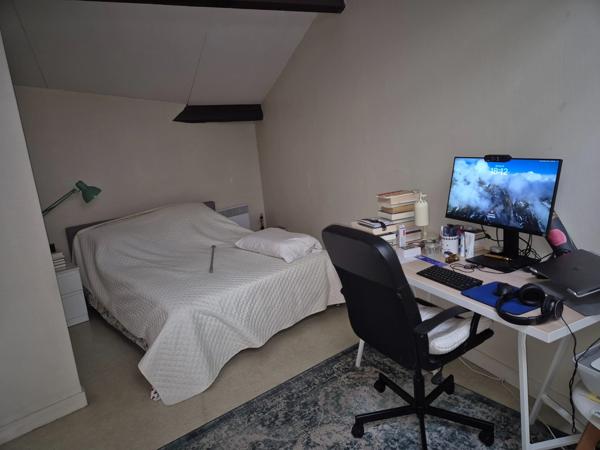 Appartement T2 en résidence sécurisée, face Hôtel de Ville, proche tous commerces et transport.