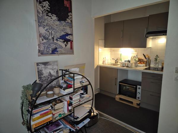Appartement T2 en résidence sécurisée, face Hôtel de Ville, proche tous commerces et transport.