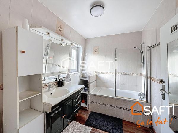 Maison familiale 6 pièces – 133 m² résidence  avec piscine et tennis à Lésigny.