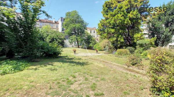PUTEAUX/Centre ville 4/5 pièces de 97 m² avec parking boxé, 3 balcons