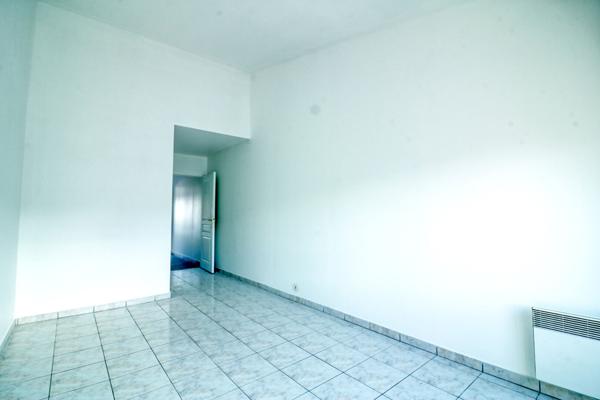 Appartement 3 Pièces à LOUER- 2 Chambres - Terrasse et parking