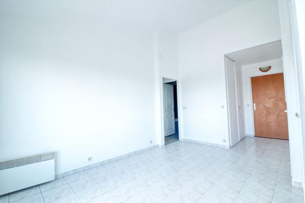 Appartement 3 Pièces à LOUER- 2 Chambres - Terrasse et parking