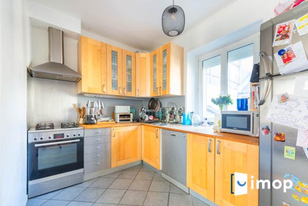 Maison individuelle de 4 chambres avec grange sur terrain de 730m²