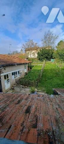 BRANGES,  - Un immeuble de rapport composé de deux logements.

-Un appartement, d'environ 70 m²...