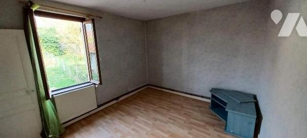 BRANGES,  - Un immeuble de rapport composé de deux logements.

-Un appartement, d'environ 70 m²...