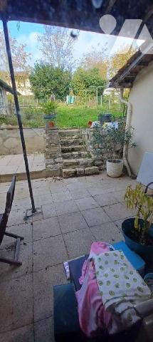 BRANGES,  - Un immeuble de rapport composé de deux logements.

-Un appartement, d'environ 70 m²...