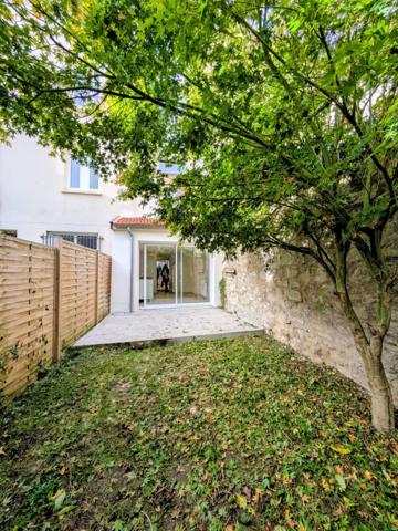 MAISON de VILLE ENTIEREMENT REFAIT A NEUF LUZARCHES