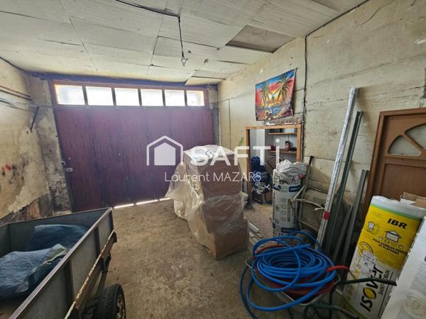 IMMEUBLE AVEC DEUX APPARTEMENTS, GARAGES, CAVES ET COUR PRIVATIVE.