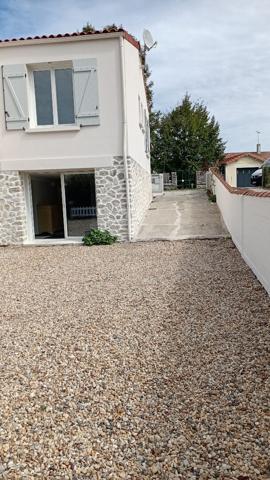 Charmante maison 3 pièces avec piscine et un studio  proche du centre-ville de Saujon.