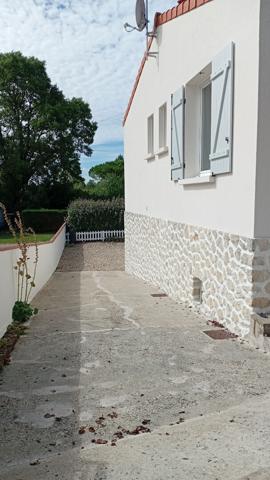 Charmante maison 3 pièces avec piscine et un studio  proche du centre-ville de Saujon.