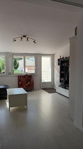 Charmante maison 3 pièces avec piscine et un studio  proche du centre-ville de Saujon.
