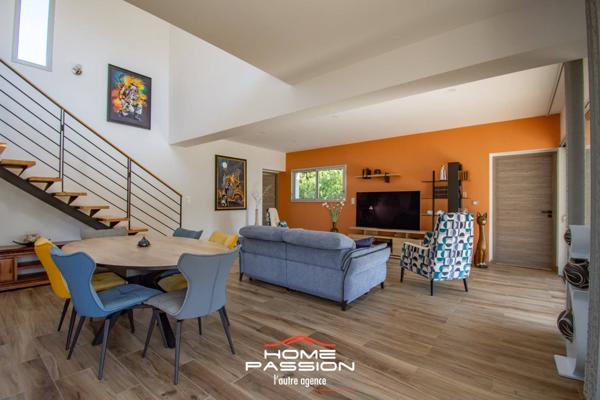 LES MATHES  MAISON CONTEMPORAINE DE 2023 DANS RÉSIDENCE PRIVÉE INTIMISTE