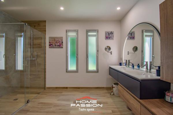 LES MATHES  MAISON CONTEMPORAINE DE 2023 DANS RÉSIDENCE PRIVÉE INTIMISTE