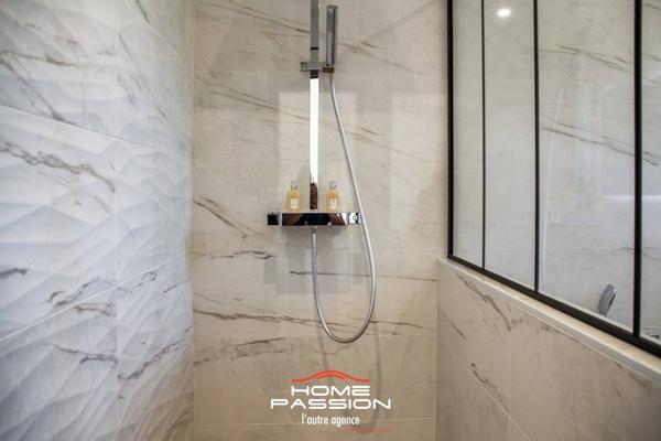 LES MATHES  MAISON CONTEMPORAINE DE 2023 DANS RÉSIDENCE PRIVÉE INTIMISTE