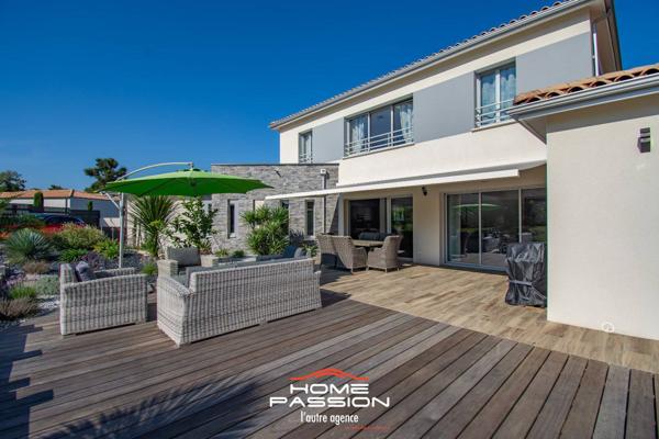 LES MATHES  MAISON CONTEMPORAINE DE 2023 DANS RÉSIDENCE PRIVÉE INTIMISTE