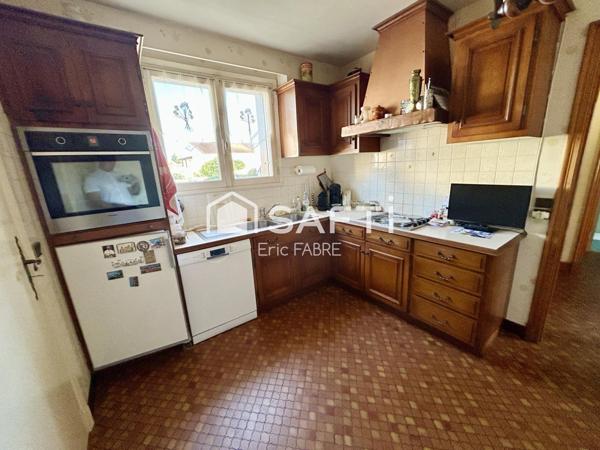 Maison salon salle manger 3 chambres, mezzanine, sous-sol complet, jardin, terrasse, garage