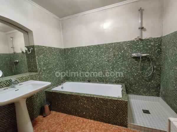 ANGOULEME. Maison 145 m², 4 chambres, jardin clos.