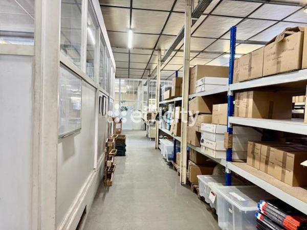 Local Commercial 8 pièces - 540 m² Exclusivité efficity