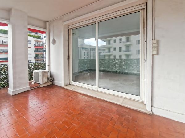 Bureaux Cannes 77.34 m2 pour profession libérale, garage.