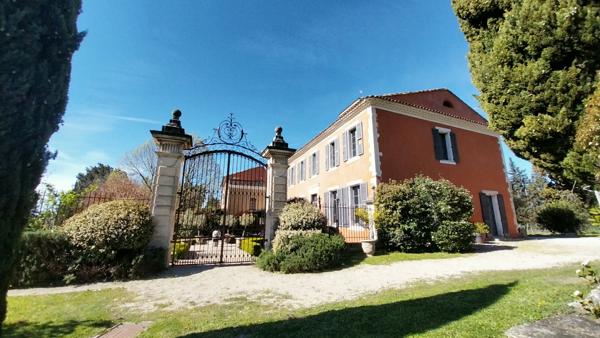 Loriol-du-Comtat (84870) DOMAINE D’EXCEPTION AU CŒUR DU COMTAT VENAISSIN – Vue panoramique Mont Ventoux, chevaux, vignes..
