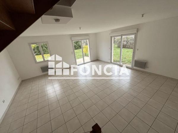 Location Maison 4 pièces 100.3 m² - LIEUDIT LES PLANTADES Pierrelatte 26700