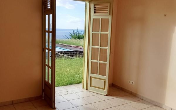 Maison à louer    5 pièces •  Vieux-Habitants