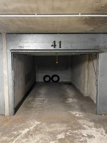 A LOUER Parking / box Angers 15m²