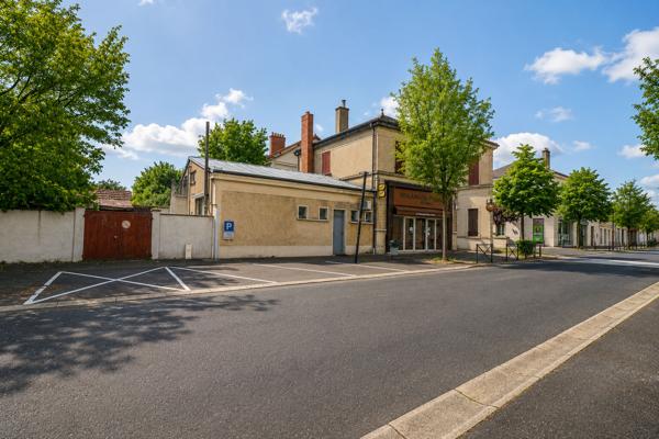 Immeuble Varennes Vauzelles, 258m2, investissement, local commercial, terrain, proche commerces, 2H30 de Paris