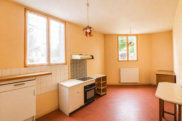 Immeuble Varennes Vauzelles, 258m2, investissement, local commercial, terrain, proche commerces, 2H30 de Paris