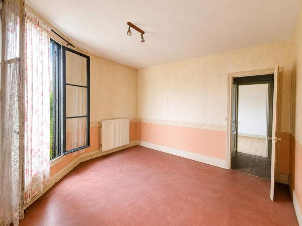 Immeuble Varennes Vauzelles, 258m2, investissement, local commercial, terrain, proche commerces, 2H30 de Paris