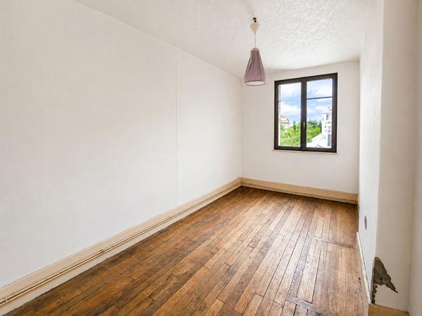 Immeuble Varennes Vauzelles, 258m2, investissement, local commercial, terrain, proche commerces, 2H30 de Paris